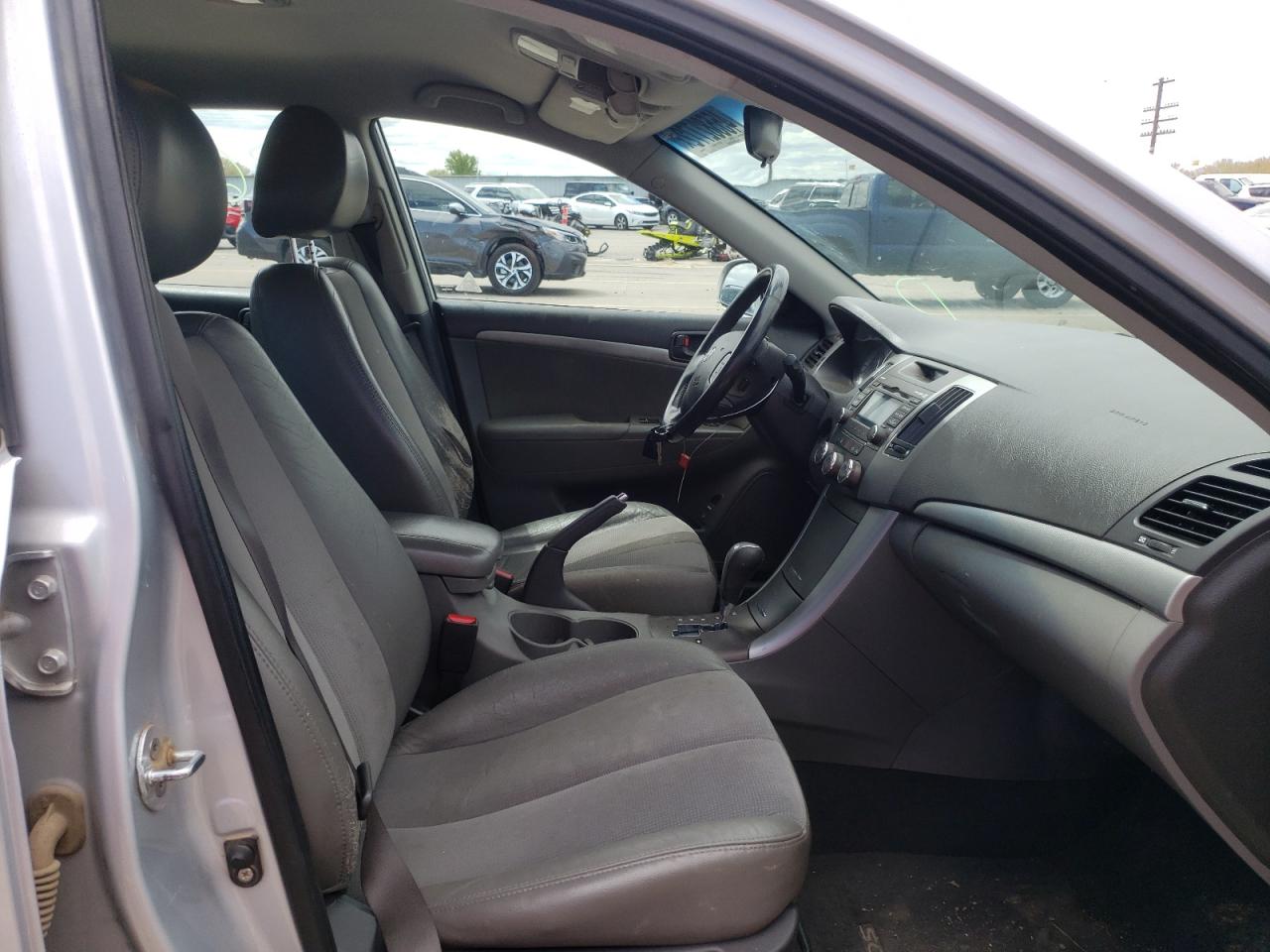 Photo 5 from auction – 2010 HYUNDAI SONATA SE with VIN 5NPEU4AF3AH641443