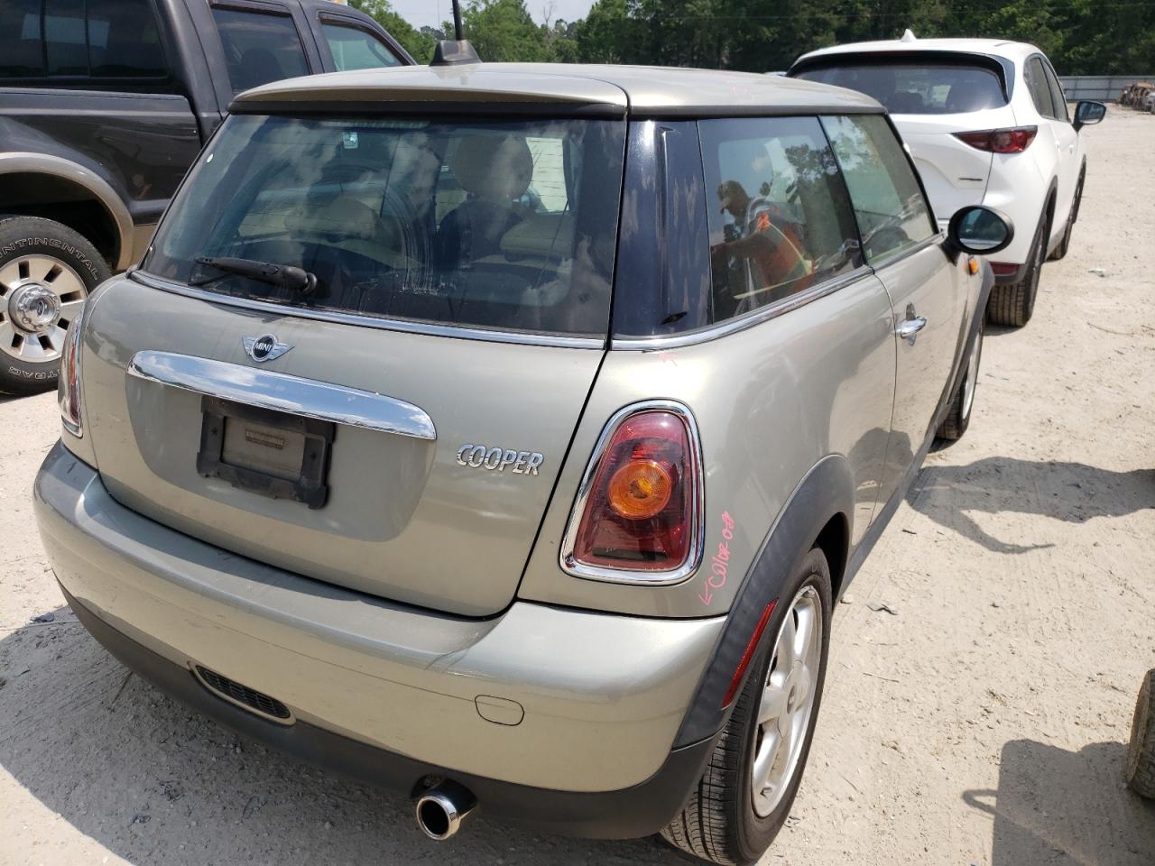 Photo 4 from auction – 2009 MINI COOPER with VIN WMWMF33599TT69070