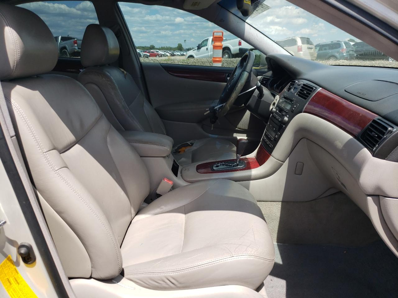 Photo 5 from auction – 2002 LEXUS ES 300 with VIN JTHBF30G720077956