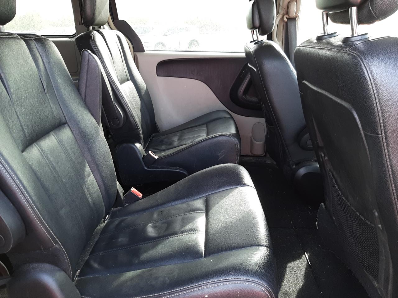 Photo 6 from auction – 2016 CHRYSLER TOWN & COU with VIN 2C4RC1BG0GR268061