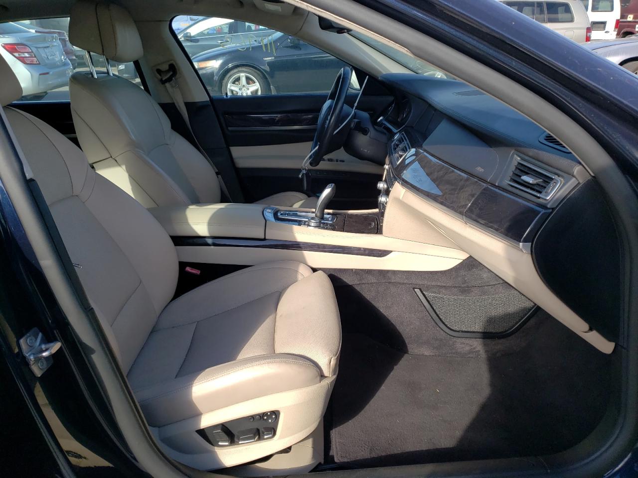 Photo 5 from auction – 2009 BMW 750 LI with VIN WBAKB83519CY62158