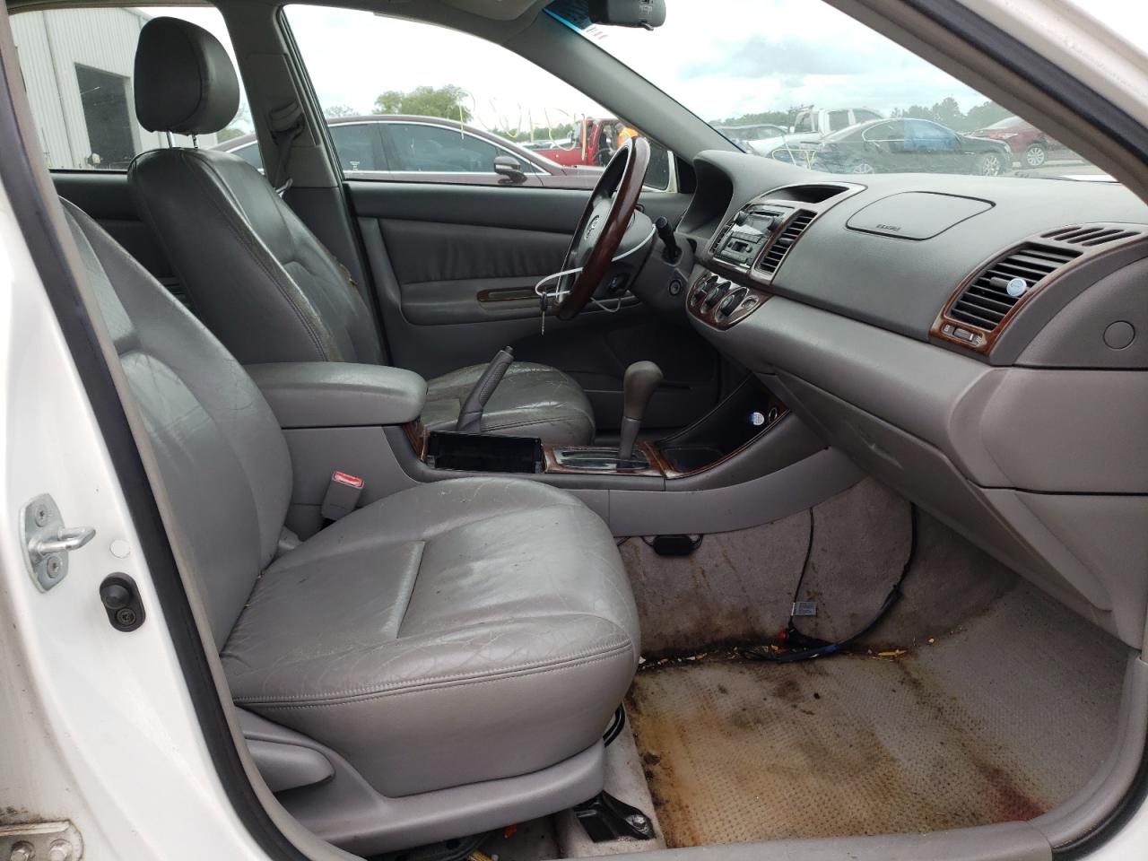 Photo 15 from auction – 2002 TOYOTA CAMRY LE with VIN 4T1BF32KX2U005205