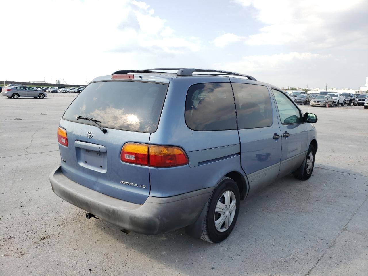 Photo 4 from auction – 2000 TOYOTA SIENNA LE with VIN 4T3ZF13C2YU236058