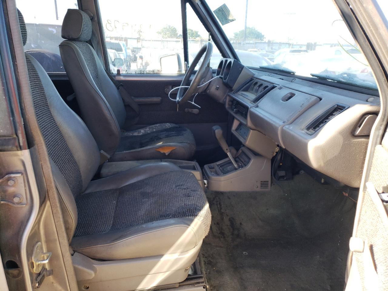 Photo 5 from auction – 1989 ISUZU TROOPER II with VIN JACCH58E4K7900220