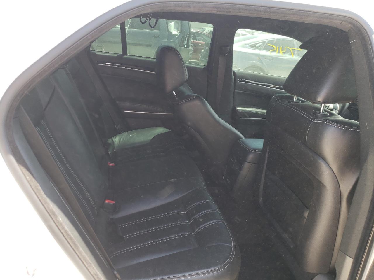 Photo 6 from auction – 2018 CHRYSLER 300 S with VIN 2C3CCABG9JH313974