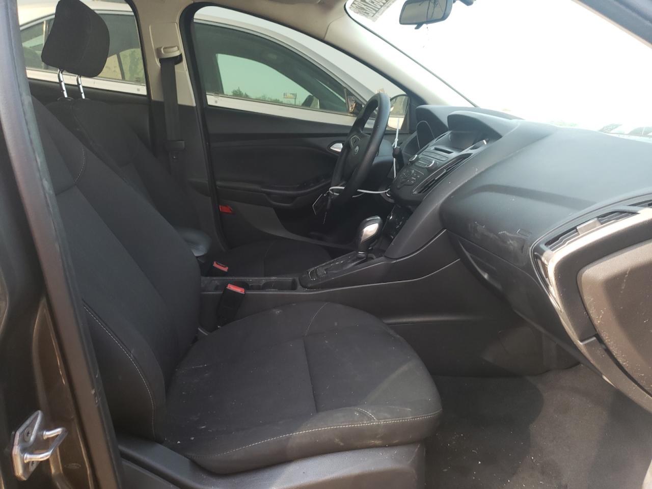 Photo 5 from auction – 2016 FORD FOCUS SE with VIN 1FADP3F27GL290016