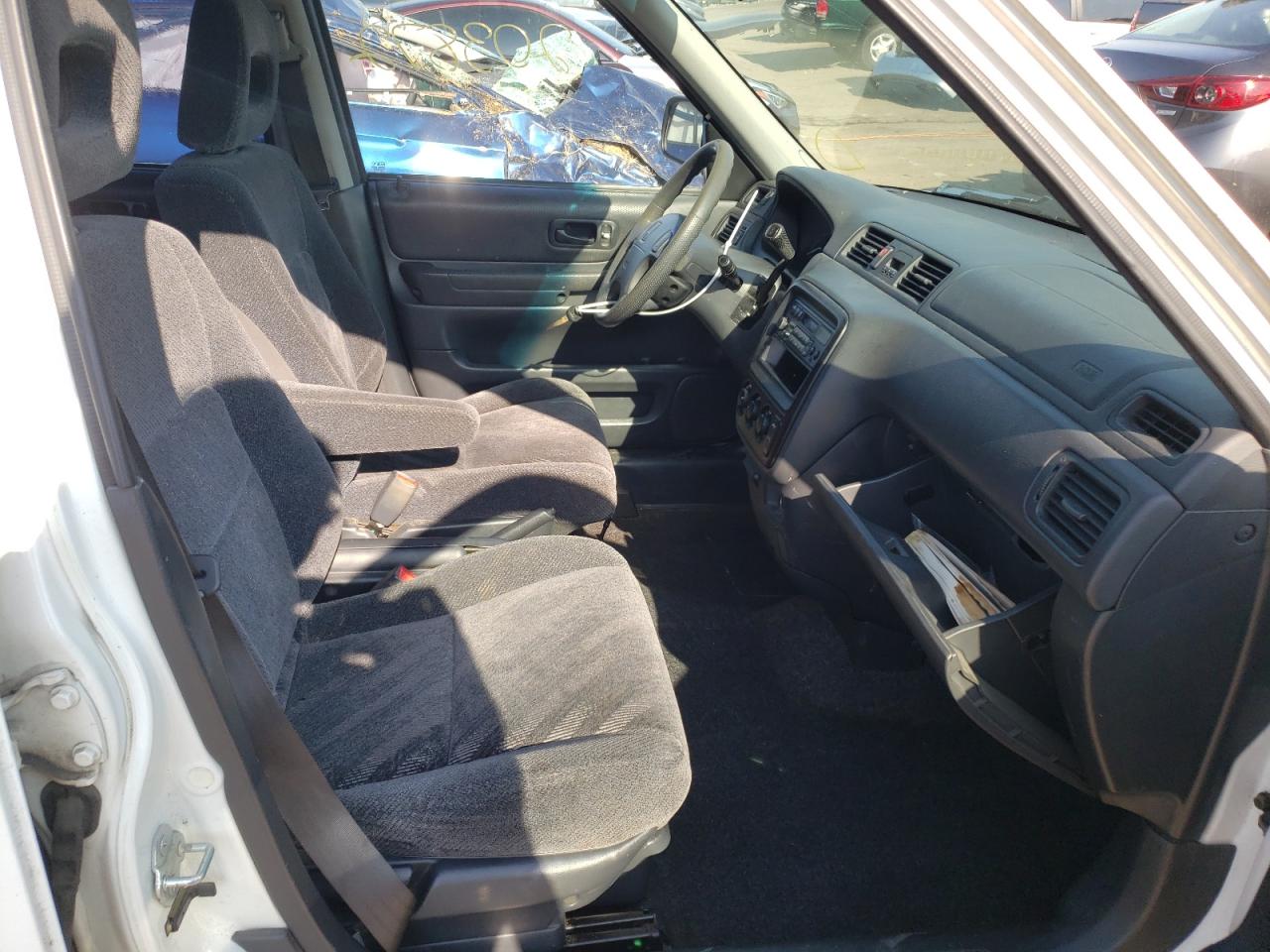 Photo 5 from auction – 2000 HONDA CR-V LX with VIN JHLRD2842YS006772