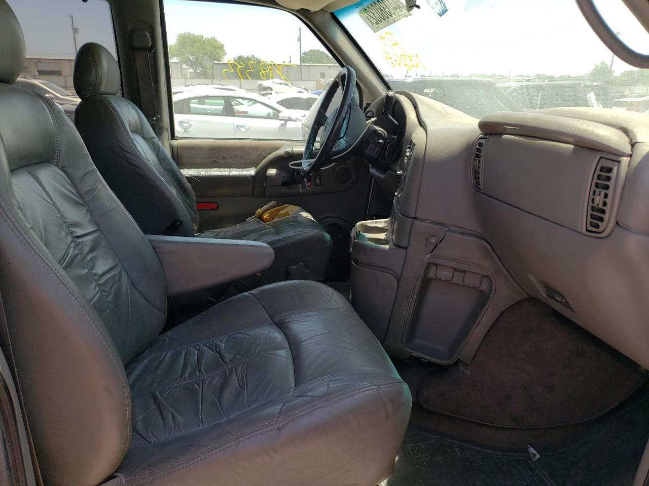 Photo 5 from auction – 2003 CHEVROLET ASTRO with VIN 1GNDM19X93B100268