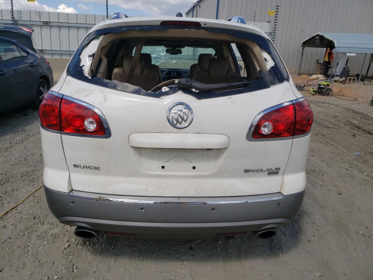 Фото 9 с аукциона – 2008 BUICK ENCLAVE CX с VIN 5GAER237X8J307487