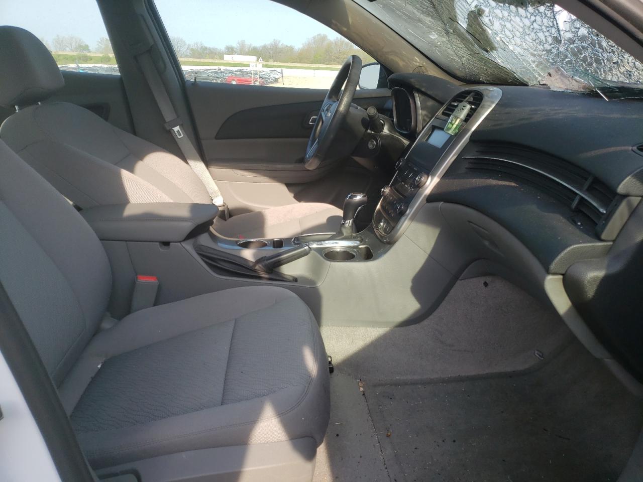 Photo 5 from auction – 2014 CHEVROLET MALIBU LS with VIN 1G11B5SL3EF122819