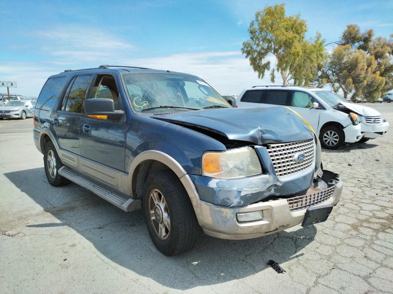 FORD EXPEDITION 2004 with VIN 1FMFU17L14LB89214 - Photo from auction