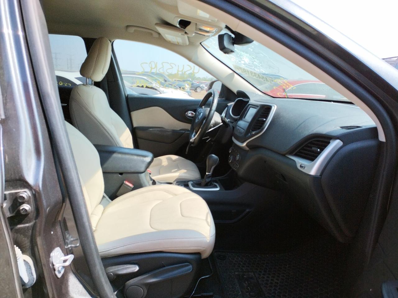 Photo 5 from auction – 2015 JEEP CHEROKEE L with VIN 1C4PJLCB3FW628697