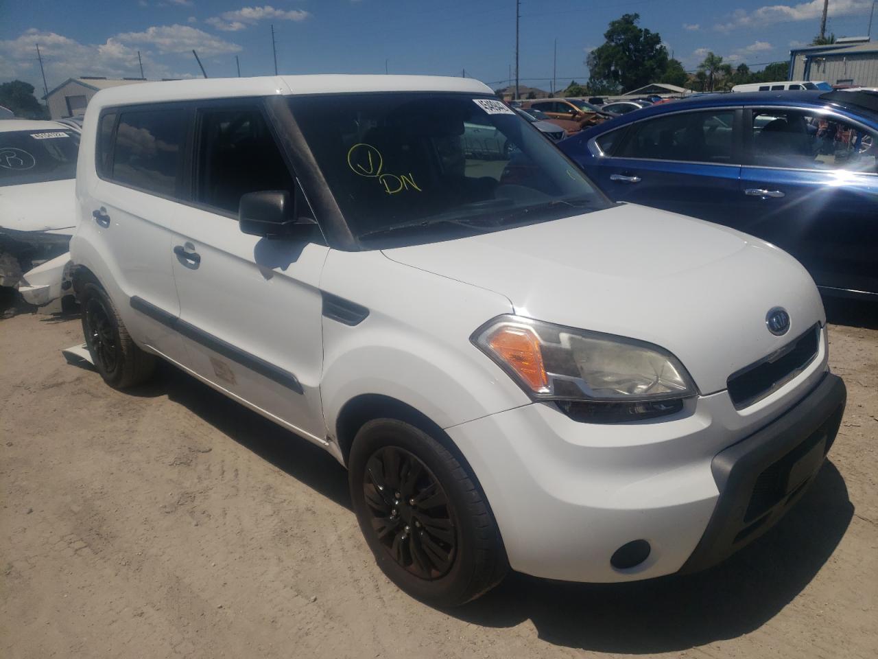 KIA SOUL 2011 with VIN KNDJT2A1XB7260995 - Photo from auction