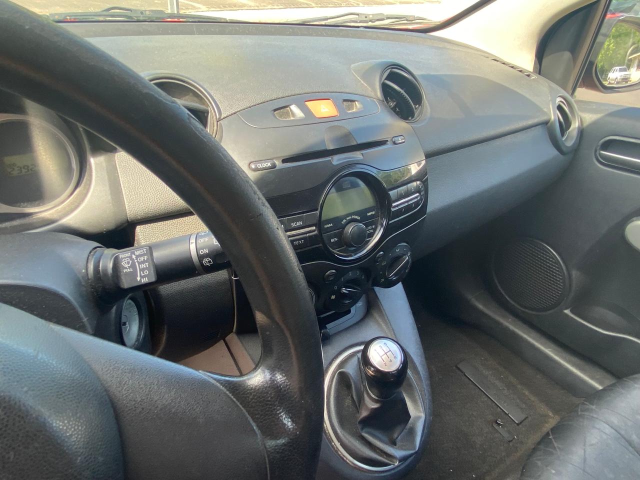 Photo 9 from auction – 2011 MAZDA MAZDA2 with VIN JM1DE1HY2B0129976