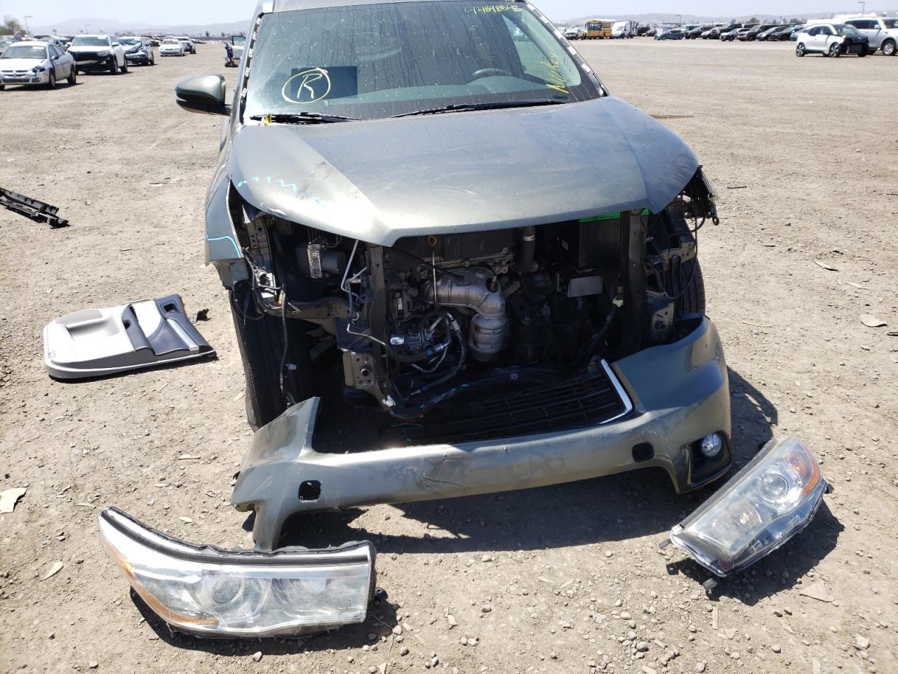 Photo 9 from auction – 2016 TOYOTA HIGHLANDER with VIN 5TDKKRFH3GS160952