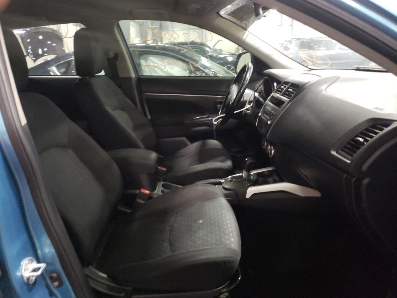 Photo 5 from auction – 2011 MITSUBISHI OUTLANDER with VIN JA4AR4AU4BZ012714