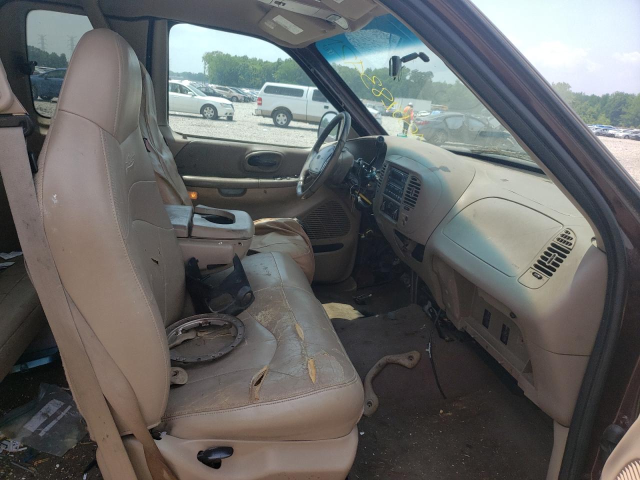 Photo 5 from auction – 2000 FORD F150 with VIN 1FTPX17L0YNB63651