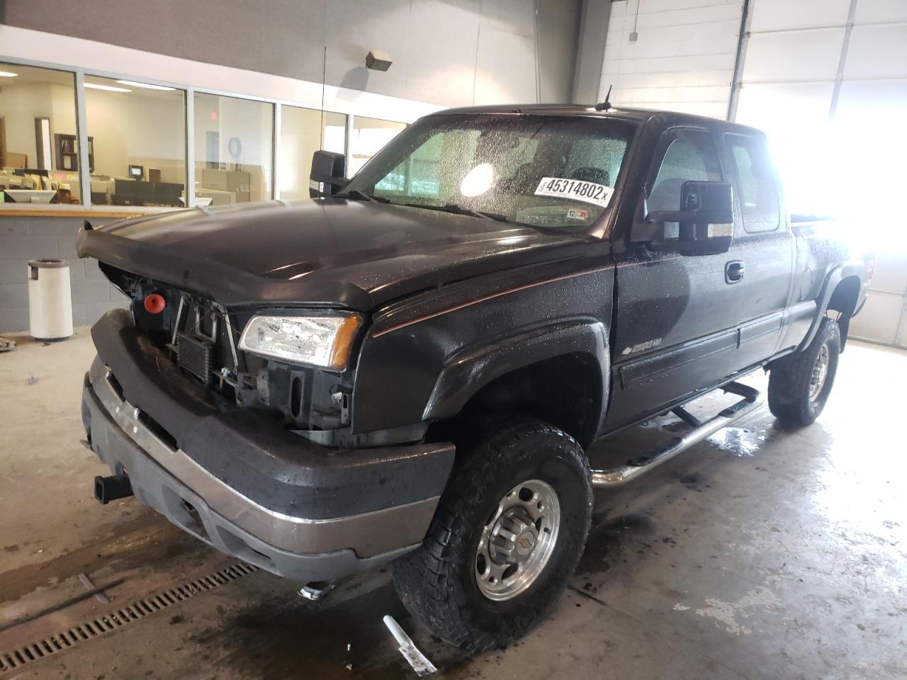 Photo 2 from auction – 2004 CHEVROLET SILVERADO with VIN 1GCHK29U44E269013