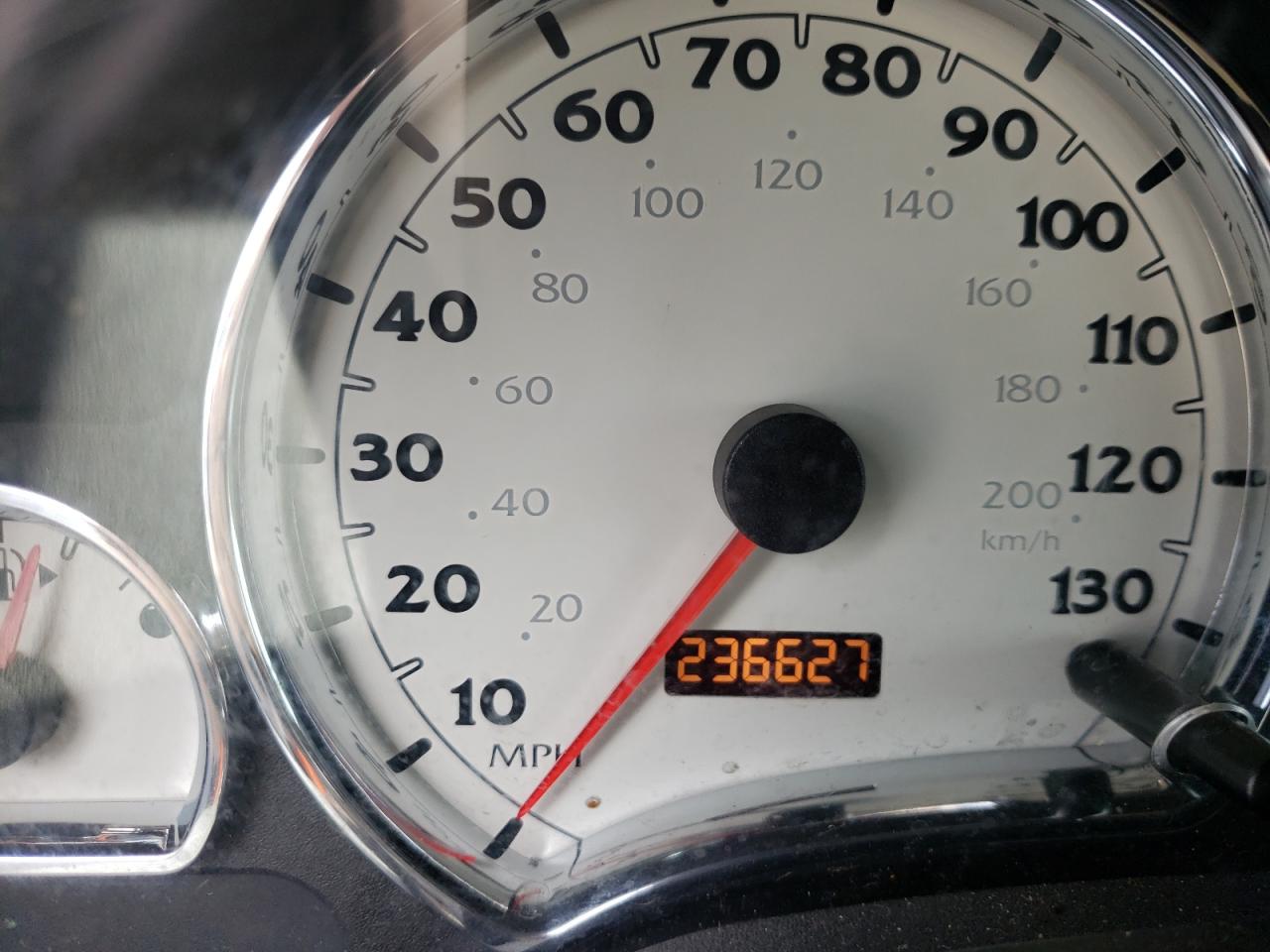 Photo 8 from auction – 2005 SATURN VUE with VIN 5GZCZ33D25S832954