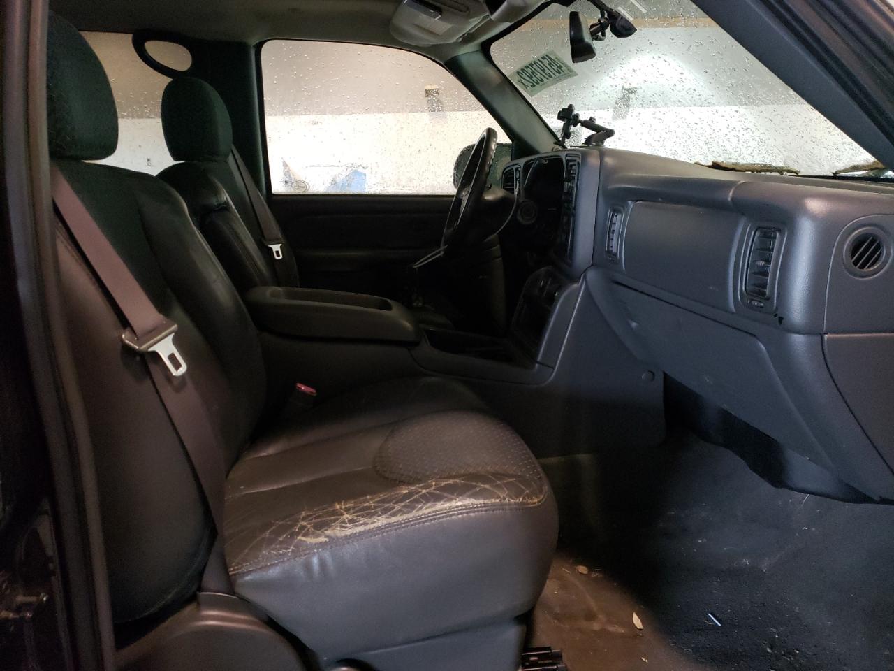 Photo 5 from auction – 2004 CHEVROLET AVALANCHE with VIN 3GNEK12T94G131952