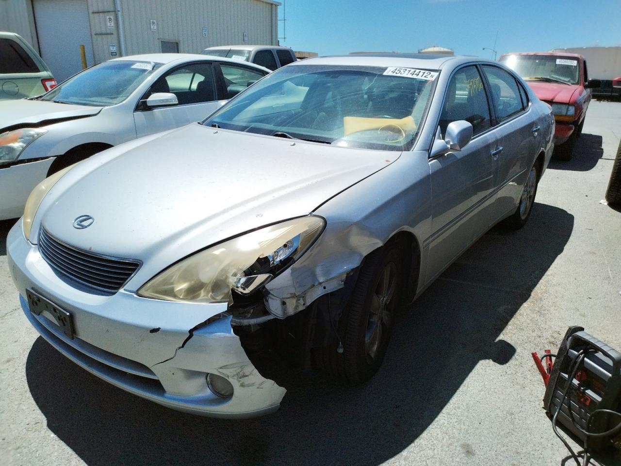 Photo 2 from auction – 2005 LEXUS ES 330 with VIN JTHBA30G155141883