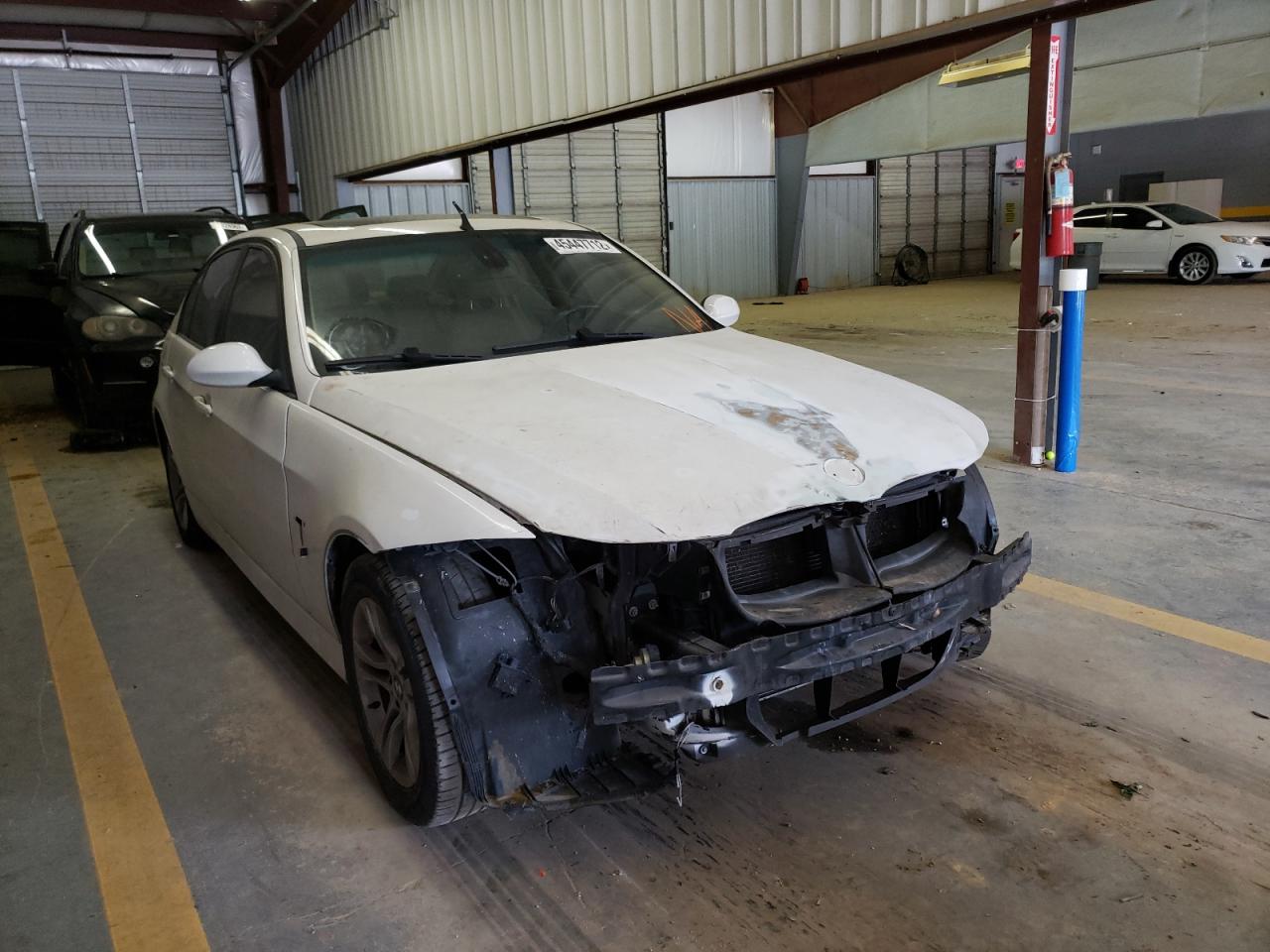 BMW 328 I 2008 with VIN WBAVA33508KX87377 - Photo from auction