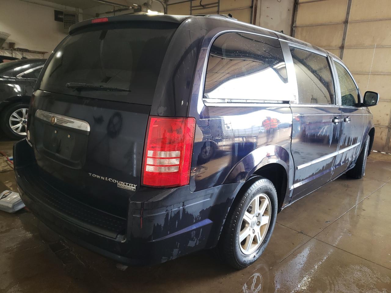 Photo 4 from auction – 2010 CHRYSLER TOWN & COU with VIN 2A4RR5D17AR351938