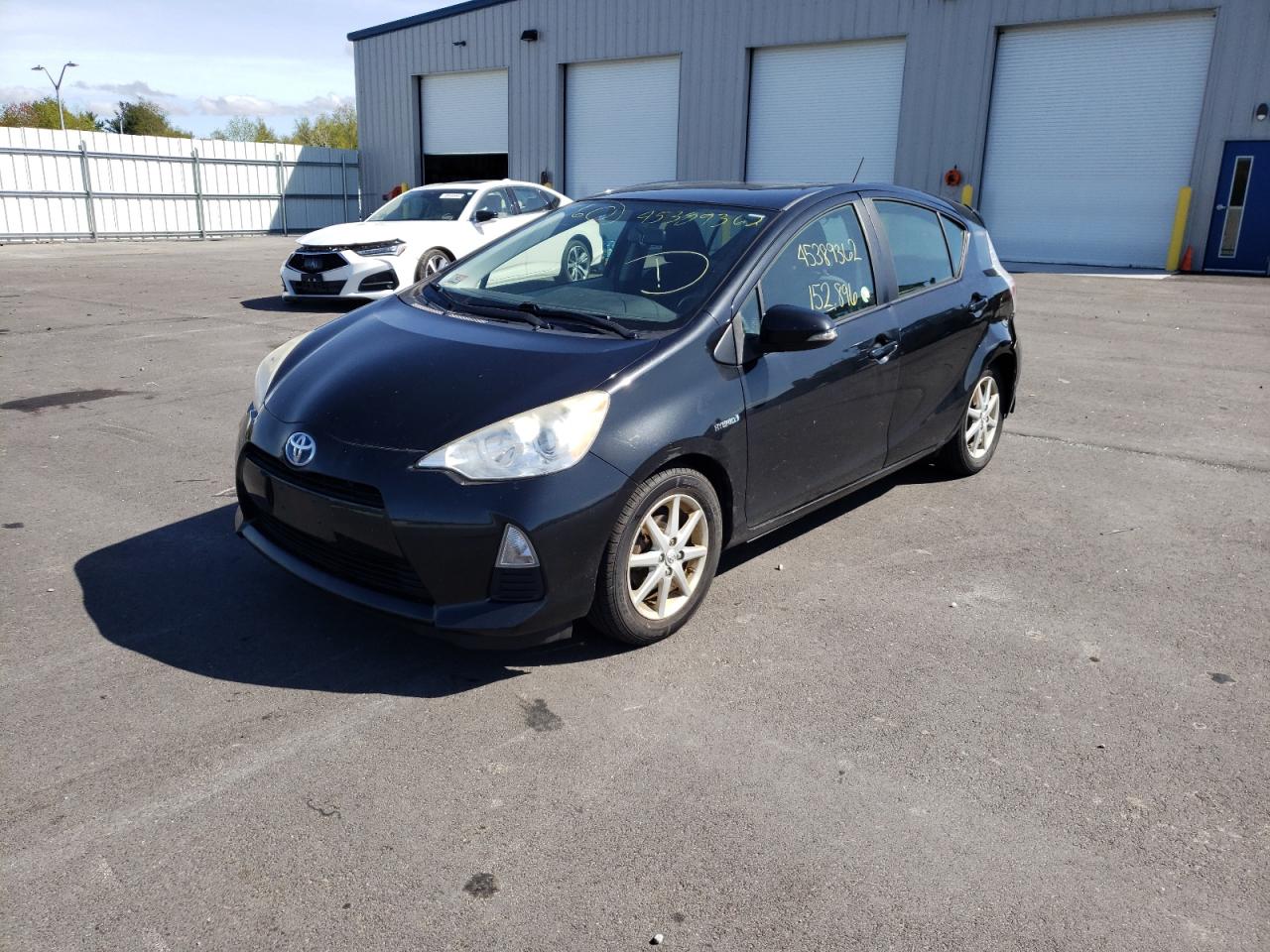 Photo 2 from auction – 2013 TOYOTA PRIUS C with VIN JTDKDTB35D1529496