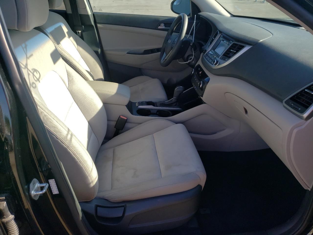Photo 5 from auction – 2016 HYUNDAI TUCSON SE with VIN KM8J23A48GU240512