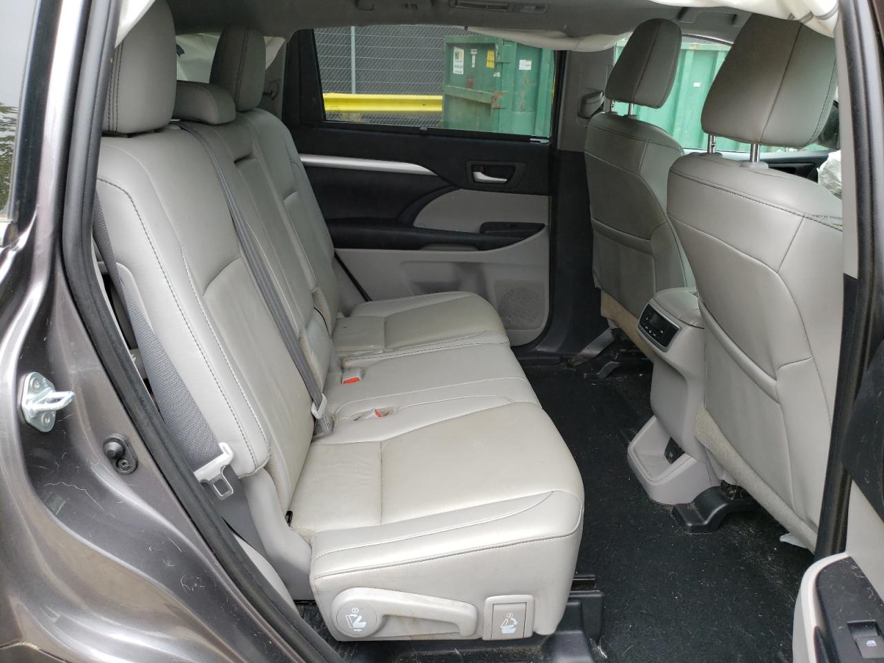Photo 6 from auction – 2019 TOYOTA HIGHLANDER with VIN 5TDJZRFHXKS712835