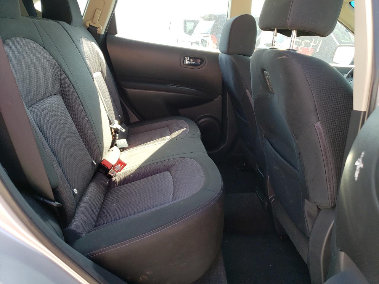 Photo 6 from auction – 2013 NISSAN ROGUE S with VIN JN8AS5MT0DW501431