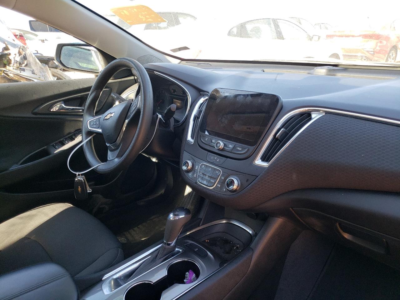 Photo 9 from auction – 2020 CHEVROLET MALIBU LT with VIN 1G1ZD5ST4LF096967