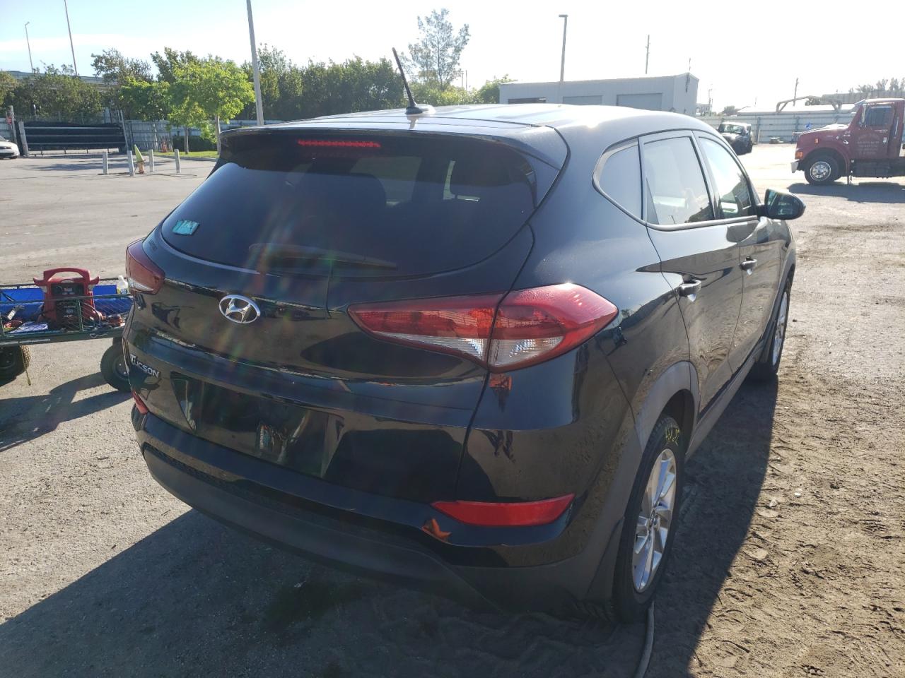 Photo 4 from auction – 2016 HYUNDAI TUCSON SE with VIN KM8J23A48GU240512