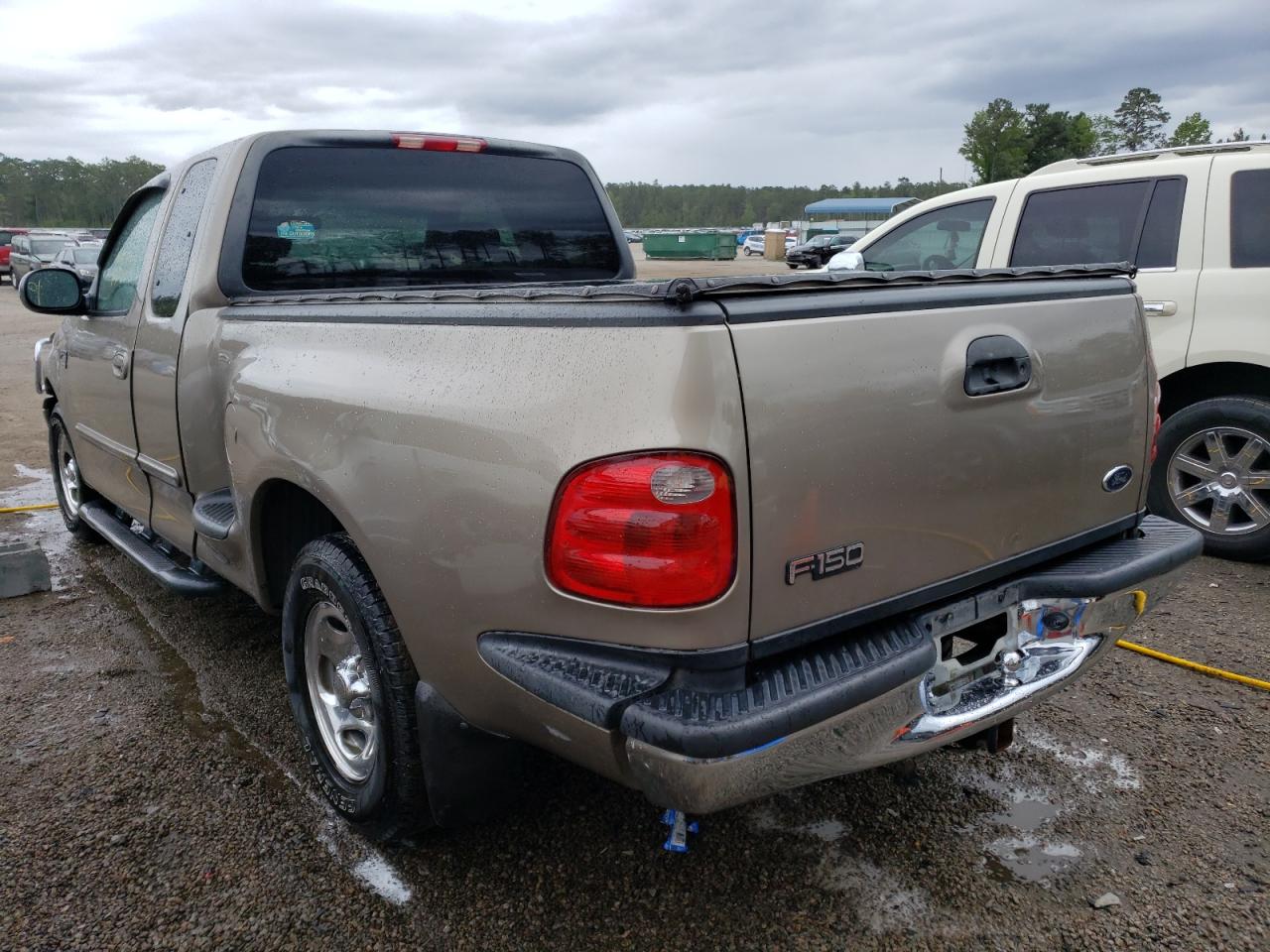 Photo 3 from auction – 2001 FORD F150 with VIN 2FTRX07L01CA97570