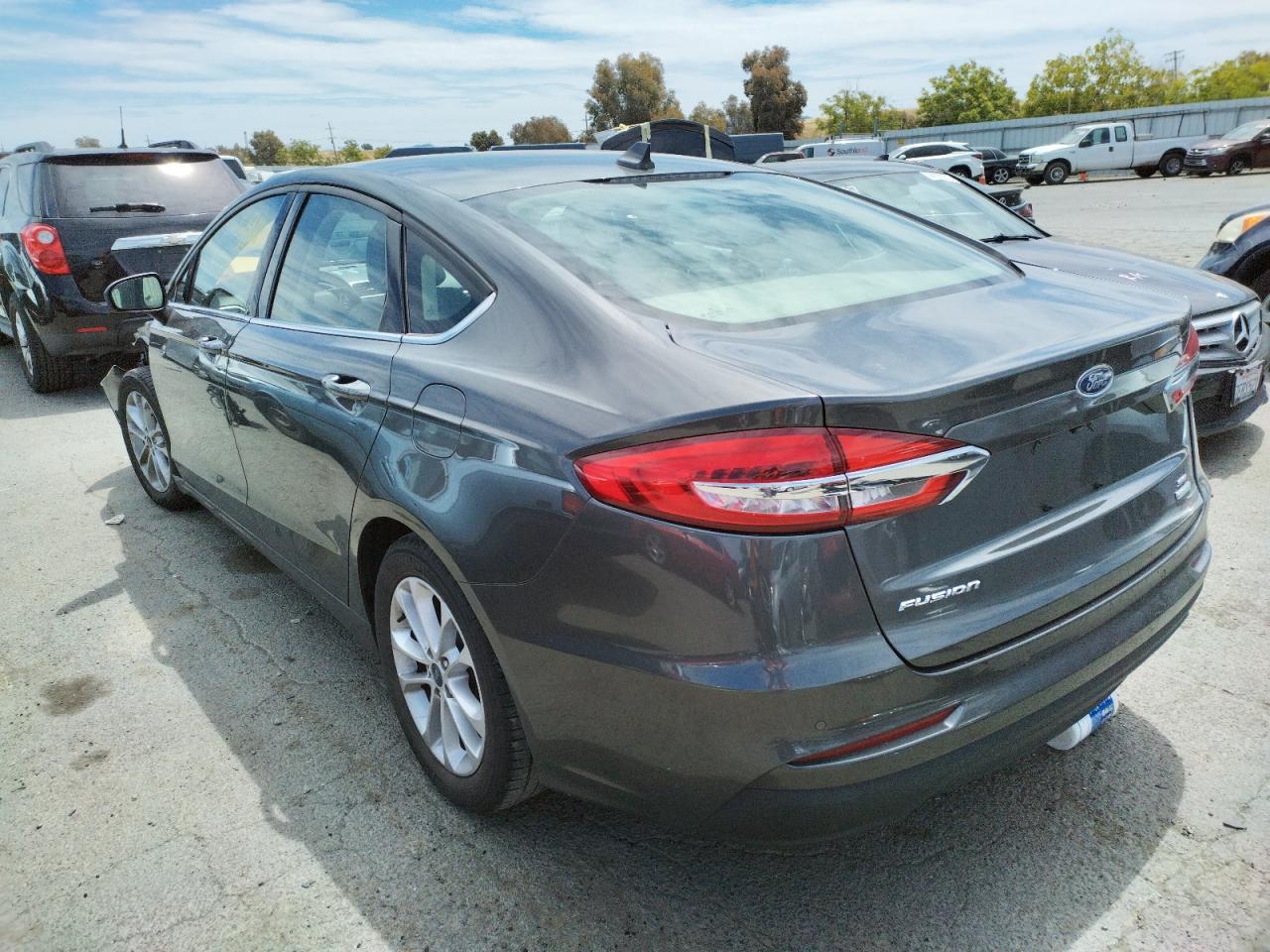 Photo 3 from auction – 2019 FORD FUSION SE with VIN 3FA6P0HD1KR232953