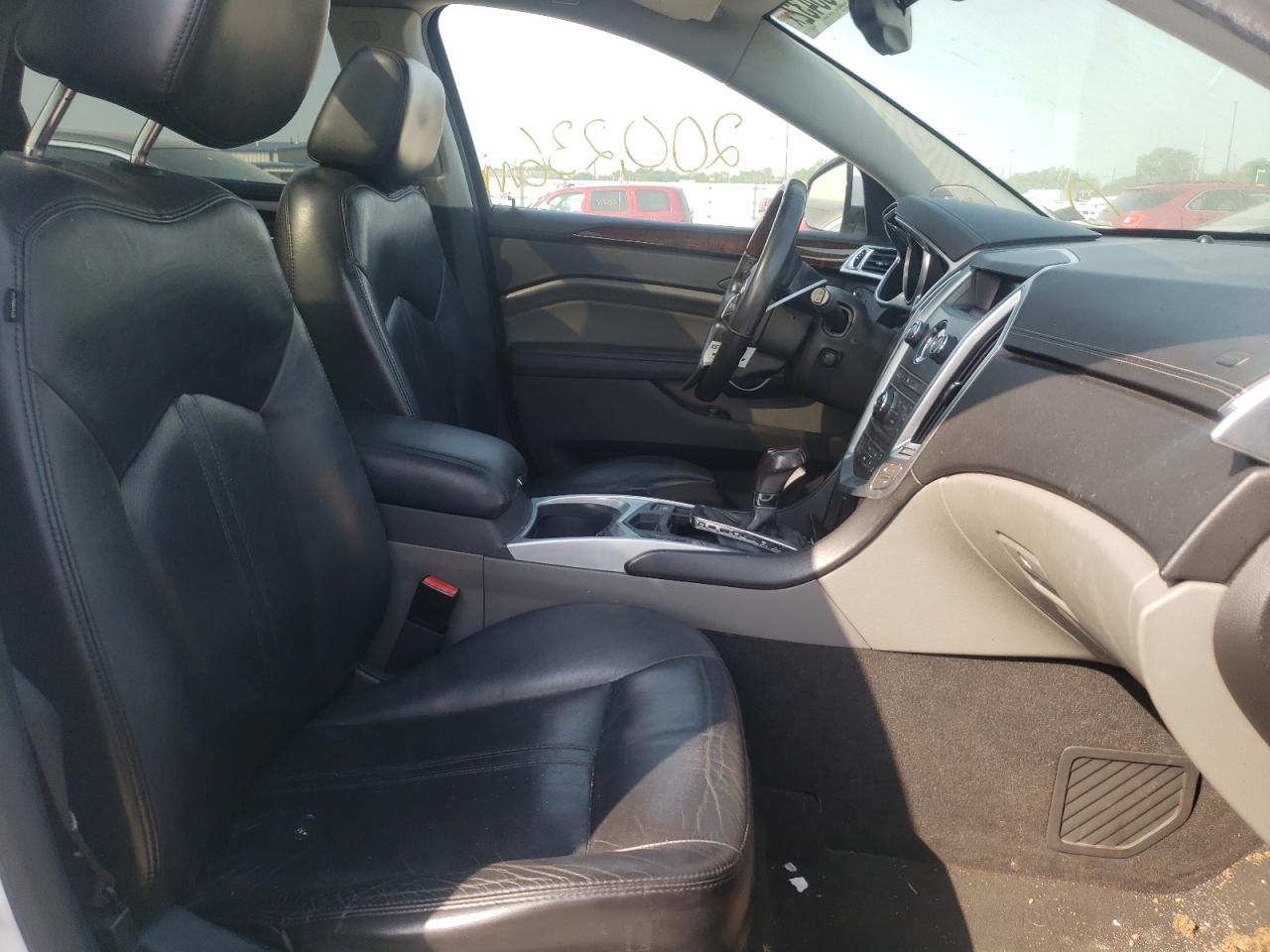 Photo 5 from auction – 2011 CADILLAC SRX LUXURY with VIN 3GYFNAEY8BS509811