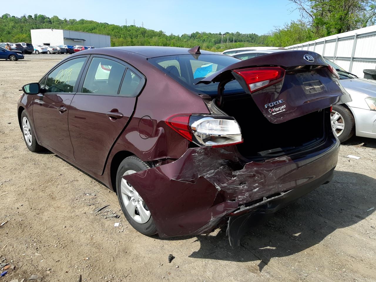 Photo 16 from auction – 2018 KIA FORTE LX with VIN 3KPFK4A70JE271530