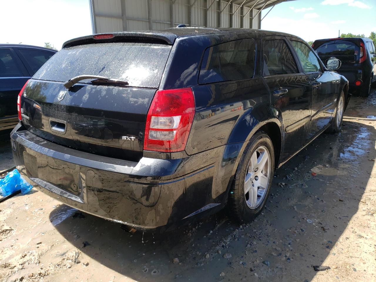 Photo 4 from auction – 2005 DODGE MAGNUM with VIN 2D4FV48V85H581806