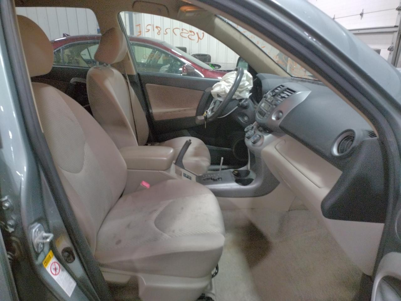 Photo 5 from auction – 2006 TOYOTA RAV4 with VIN JTMBD33V165021330