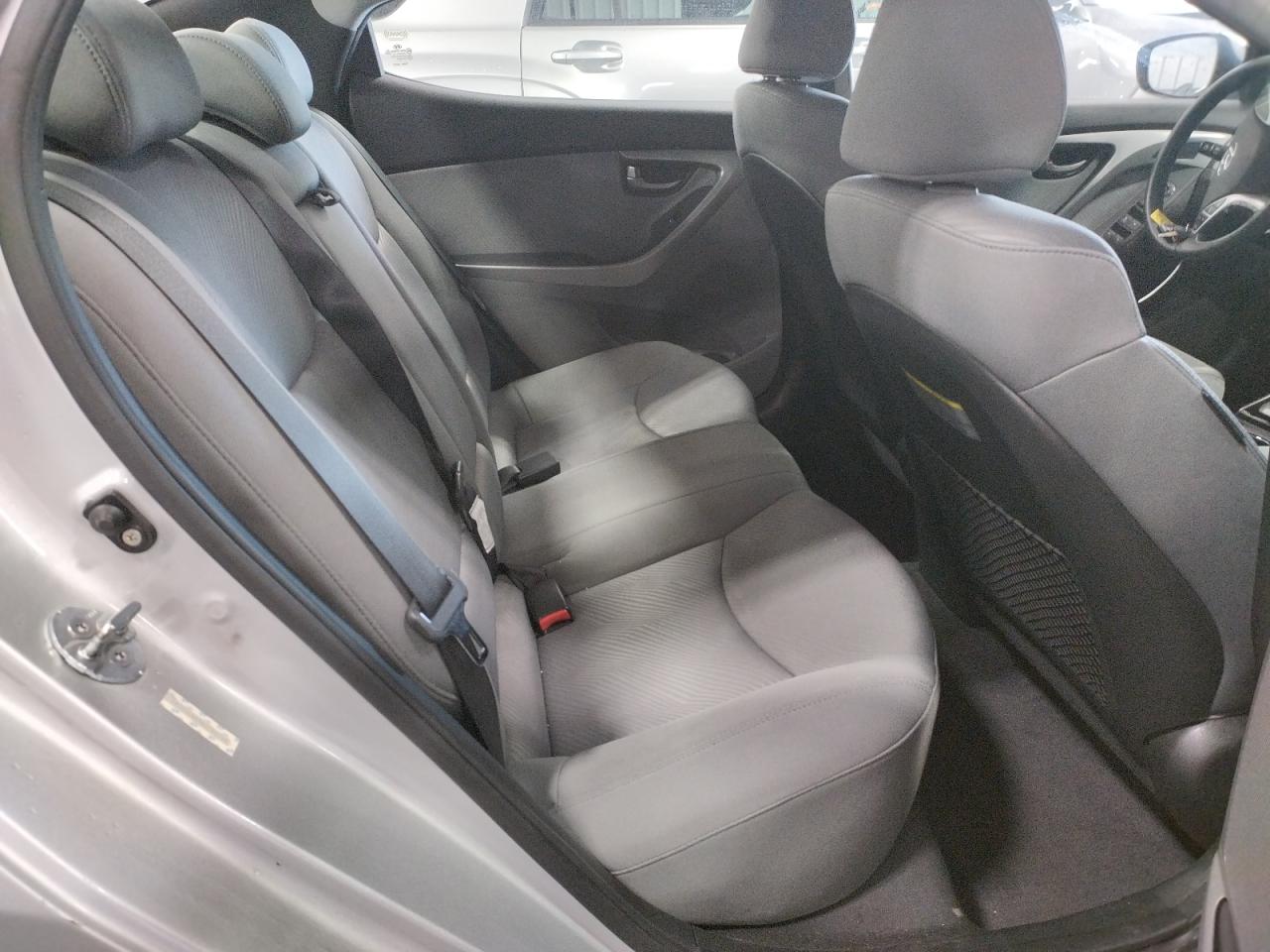 Photo 6 from auction – 2011 HYUNDAI ELANTRA GL with VIN KMHDH4AE3BU110138