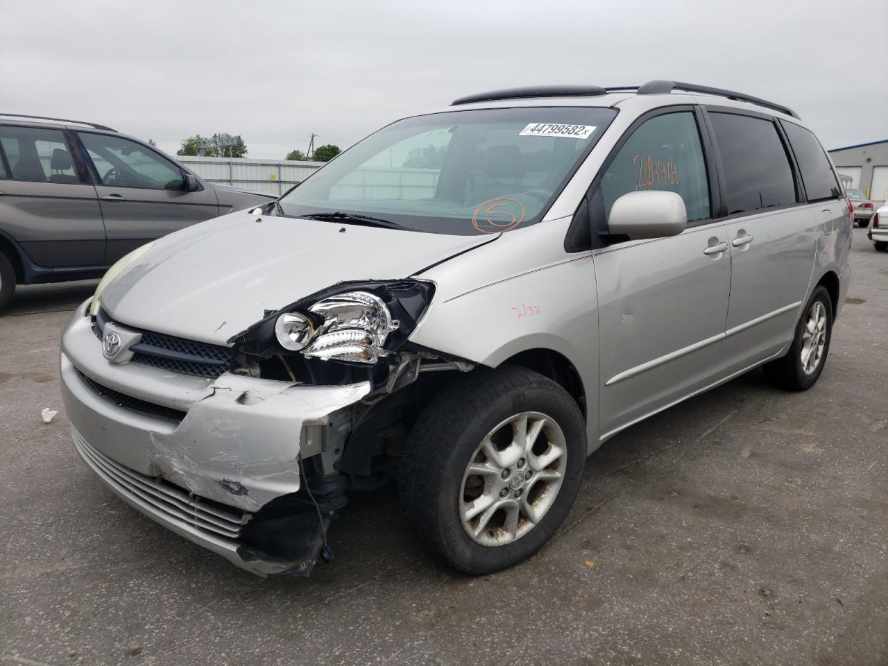 Photo 2 from auction – 2004 TOYOTA SIENNA XLE with VIN 5TDZA22C84S069853