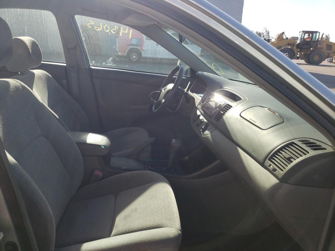 Photo 5 from auction – 2004 TOYOTA CAMRY LE with VIN 4T1BF32K14U572423