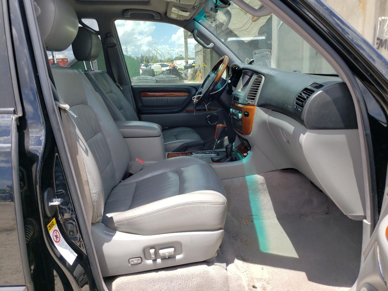 Photo 5 from auction – 2006 LEXUS LX 470 with VIN JTJHT00WX64013089