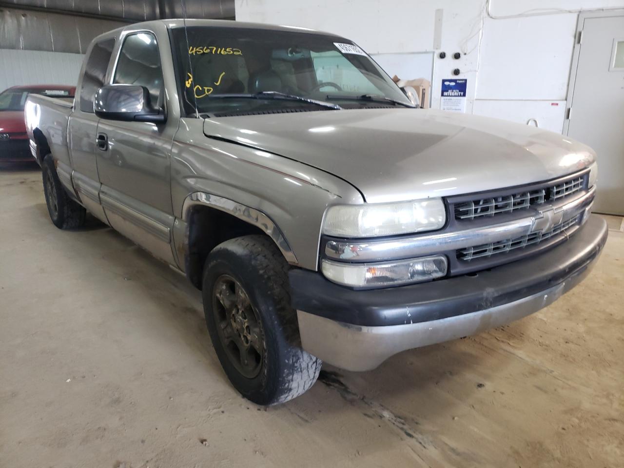 CHEVROLET SILVERADO 1999 with VIN 1GCEK19T0XE223946 - Photo from auction