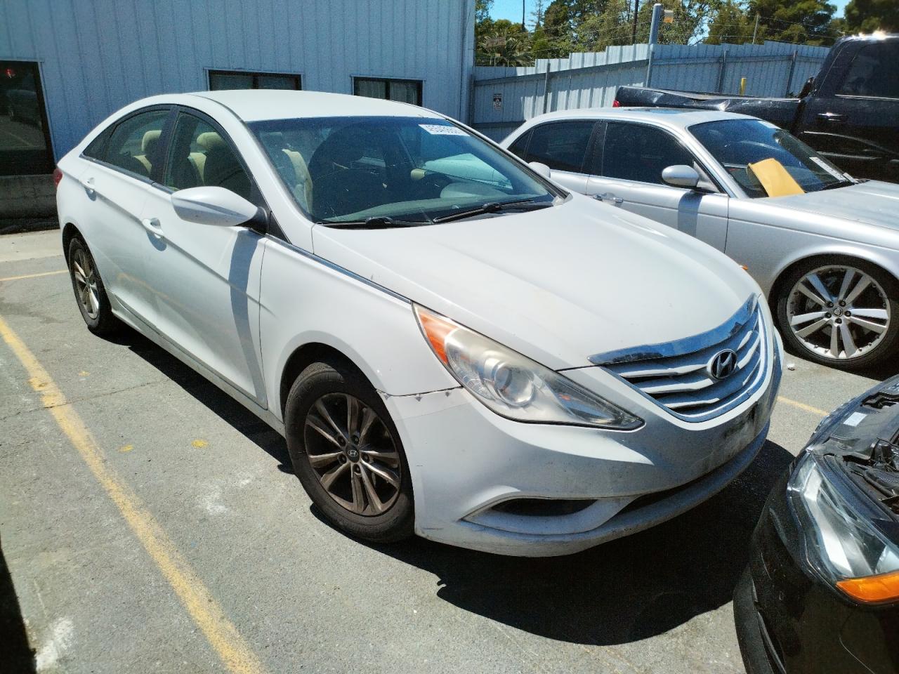 HYUNDAI SONATA GLS 2011 with VIN 5NPEB4AC1BH065770 - Photo from auction