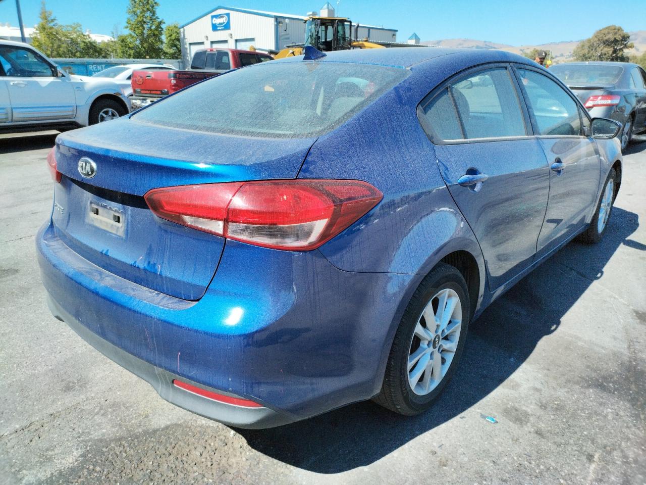 Photo 4 from auction – 2017 KIA FORTE LX with VIN 3KPFL4A76HE075521