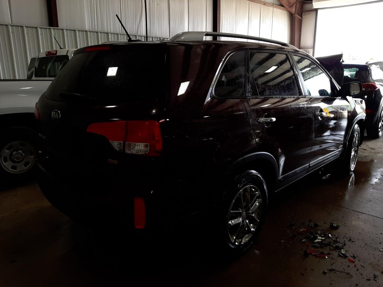 Photo 4 from auction – 2015 KIA SORENTO LX with VIN 5XYKTCA65FG638798
