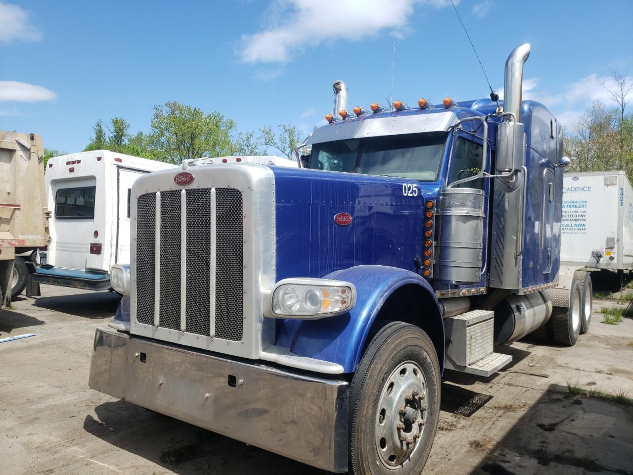Photo 2 from auction – 2015 PETERBILT 389 with VIN 1XPXD40X3FD256477