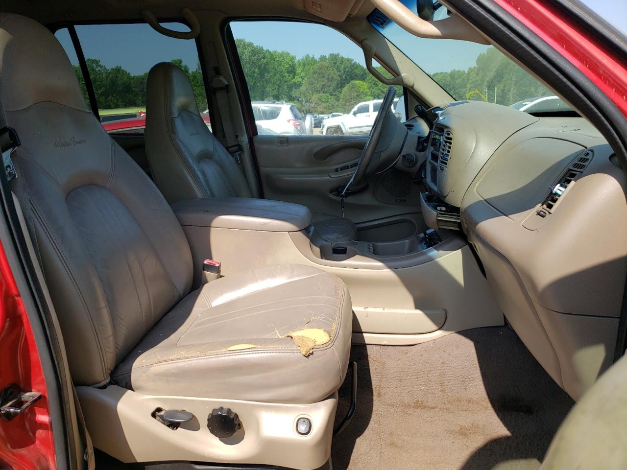 Photo 5 from auction – 2000 FORD EXPEDITION with VIN 1FMPU18L1YLA82009