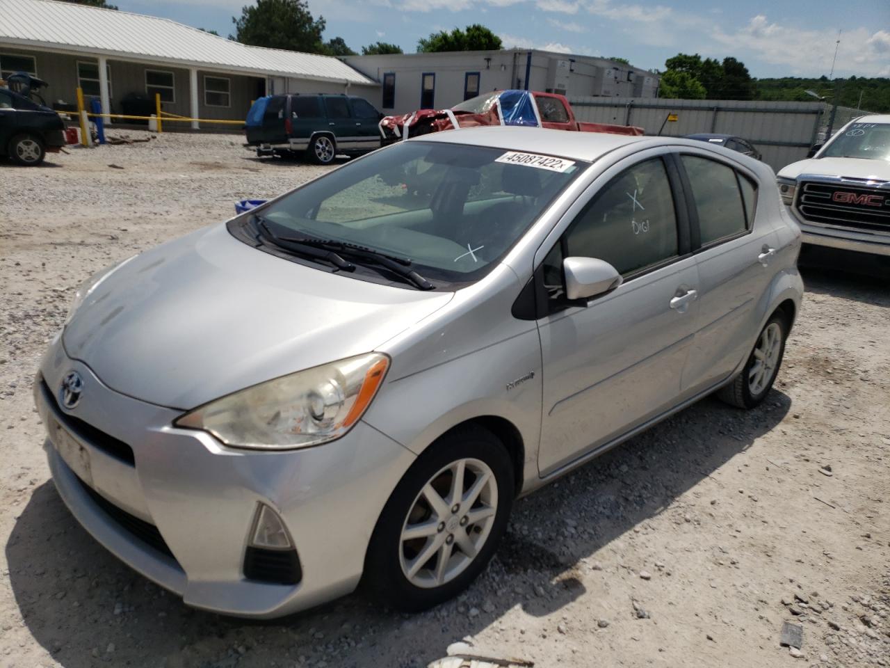 Photo 2 from auction – 2013 TOYOTA PRIUS C with VIN JTDKDTB36D1040900